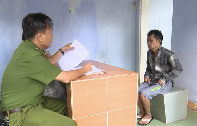 Tạm giữ 2 người Trung Quốc nghi chuyên đục két sắt các công ty ở Đà Nẵng - 3 Tạm giữ 2 người Trung Quốc nghi chuyên đục két sắt các công ty ở Đà Nẵng - 3