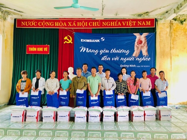 Eximbank mang yêu thương đến với người nghèo tại tỉnh Quảng Ninh - 1 Eximbank mang yêu thương đến với người nghèo tại tỉnh Quảng Ninh - 1