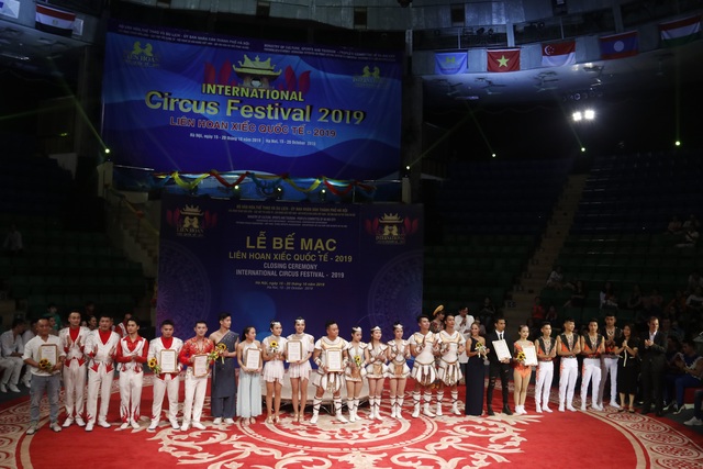 Liên hoan Xiếc quốc tế hội tụ nhiều tiết mục đa dạng, ấn tượng - 3 Liên hoan Xiếc quốc tế hội tụ nhiều tiết mục đa dạng, ấn tượng - 3
