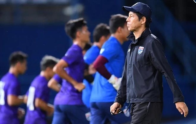 Chỉ trích Bùi Tiến Dũng, HLV Akira Nishino muốn đẩy áp lực sang đội tuyển Việt Nam - 2 Chỉ trích Bùi Tiến Dũng, HLV Akira Nishino muốn đẩy áp lực sang đội tuyển Việt Nam - 2