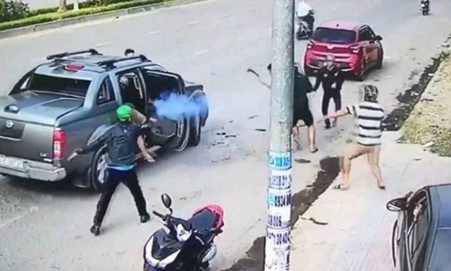 Công an điều tra nghi vấn 2 nhóm thanh niên nổ súng trong lúc hỗn chiến - 1 Công an điều tra nghi vấn 2 nhóm thanh niên nổ súng trong lúc hỗn chiến - 1