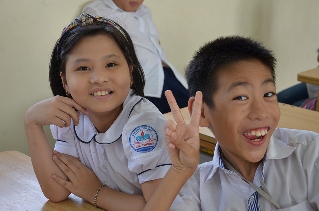 Vượt qua tử thần, cô bé cất bước tới trường - 1 Vượt qua tử thần, cô bé cất bước tới trường - 1
