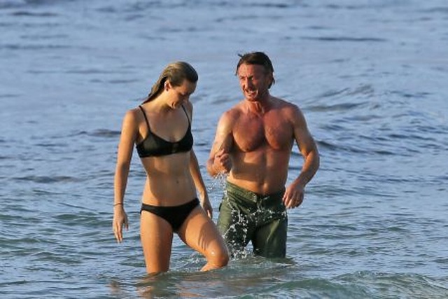 Nam diễn viên 59 tuổi Sean Penn đưa bạn gái kém 32 tuổi ra phố - 5 Nam diễn viên 59 tuổi Sean Penn đưa bạn gái kém 32 tuổi ra phố - 5