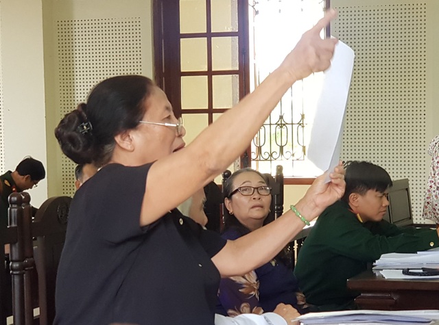 Vụ 15 năm mòn mỏi đi đòi một mảnh đất: Bản án thứ 13, nguyên đơn tiếp tục kháng cáo - 2 Vụ 15 năm mòn mỏi đi đòi một mảnh đất: Bản án thứ 13, nguyên đơn tiếp tục kháng cáo - 2