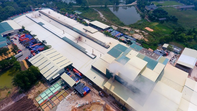 Cận cảnh kho chứa dầu thải của công ty gốm sứ Thanh Hà - 2 Cận cảnh kho chứa dầu thải của công ty gốm sứ Thanh Hà - 2