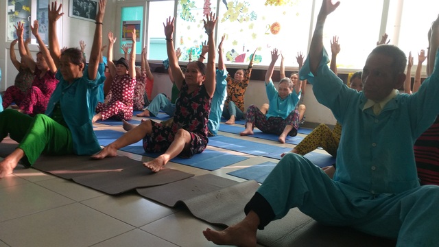 Lớp học yoga đặc biệt trước sảnh khoa ung bướu - 3 Lớp học yoga đặc biệt trước sảnh khoa ung bướu - 3
