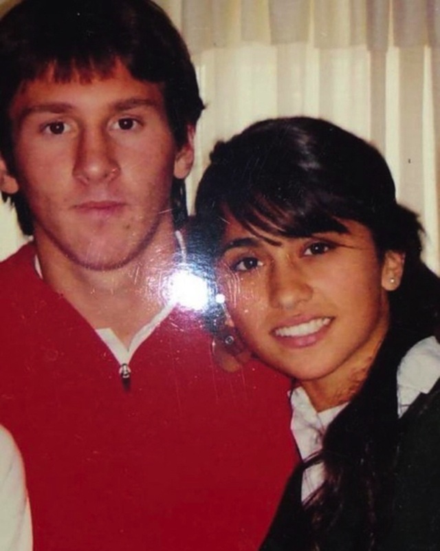 Xúc động với một thập kỉ yêu đương gắn bó của vợ chồng Messi - 1