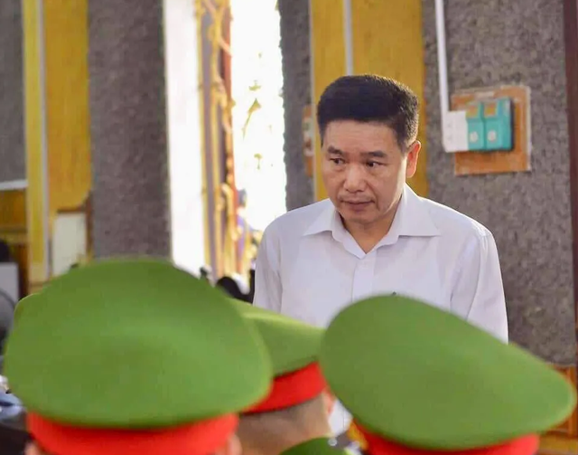 Vụ gian lận thi Sơn La: Bắt tạm giam nguyên Phó giám đốc Sở GDĐT sau phiên xử - 1 Vụ gian lận thi Sơn La: Bắt tạm giam nguyên Phó giám đốc Sở GDĐT sau phiên xử - 1