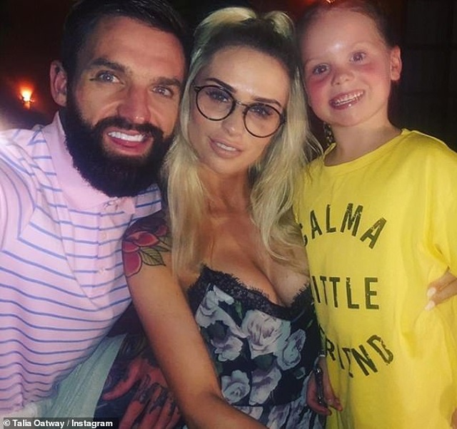 Aaron Chalmers xác nhận bạn gái cũ đã có bầu - 7 Aaron Chalmers xác nhận bạn gái cũ đã có bầu - 7