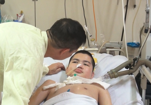 Bệnh nhi viêm não Nhật Bản bất ngờ tỉnh lại sau 2 năm “sống thực vật” - 2 Bệnh nhi viêm não Nhật Bản bất ngờ tỉnh lại sau 2 năm “sống thực vật” - 2