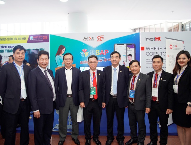 Tiết kiệm 80% thời gian đóng học phí với SISAP - giải pháp trường học thông minh gây ấn tượng tại Smart City 2019 - 1 Tiết kiệm 80% thời gian đóng học phí với SISAP - giải pháp trường học thông minh gây ấn tượng tại Smart City 2019 - 1