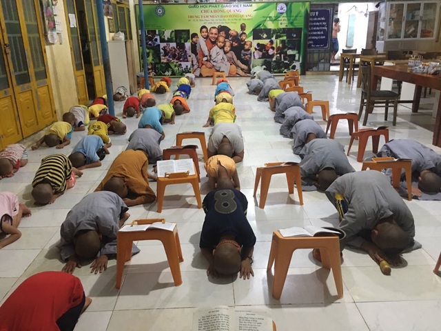 200 đứa trẻ họ Hồ lớn lên trong vòng tay của thầy trụ trì chùa Hồng Quang - 4