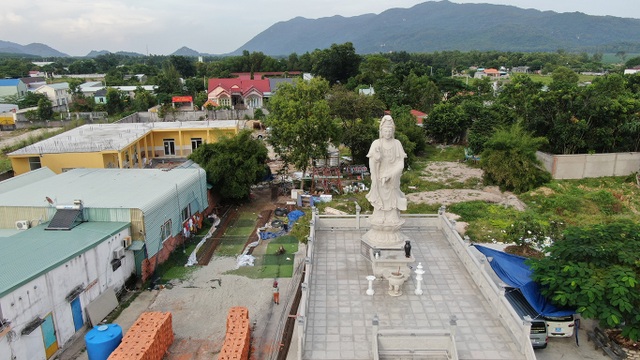 200 đứa trẻ họ Hồ lớn lên trong vòng tay của thầy trụ trì chùa Hồng Quang - 9