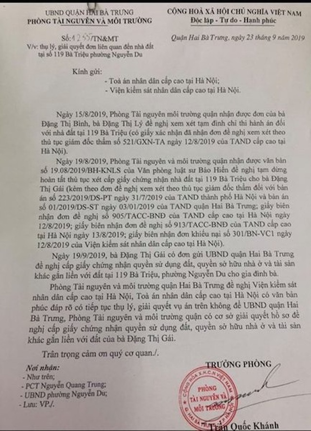 Cụ bà 76 tuổi “cạn nước mắt” xin cấp sổ đỏ giữa thủ đô: Lộ diện văn bản lạ kỳ! - 3 Cụ bà 76 tuổi “cạn nước mắt” xin cấp sổ đỏ giữa thủ đô: Lộ diện văn bản lạ kỳ! - 3
