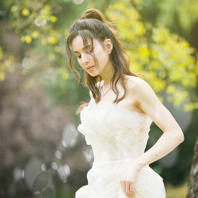 Ngẩn ngơ ngắm “Cô Cô” Lý Nhược Đồng diện váy cưới ở tuổi 46 - 3 Ngẩn ngơ ngắm “Cô Cô” Lý Nhược Đồng diện váy cưới ở tuổi 46 - 3