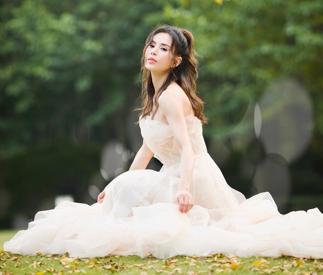 Ngẩn ngơ ngắm “Cô Cô” Lý Nhược Đồng diện váy cưới ở tuổi 46 - 5 Ngẩn ngơ ngắm “Cô Cô” Lý Nhược Đồng diện váy cưới ở tuổi 46 - 5