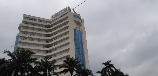 Cán bộ trường đại học tử vong vì rơi từ tầng 8 khách sạn - 1 Cán bộ trường đại học tử vong vì rơi từ tầng 8 khách sạn - 1