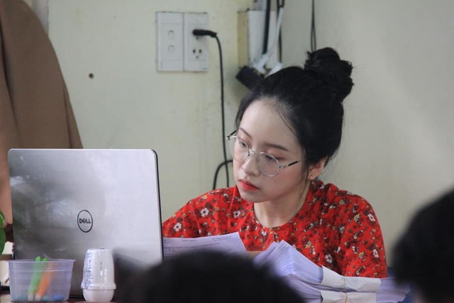 Cô giáo thực tập bất ngờ nổi tiếng với khuôn mặt trẻ như học sinh - 2 Cô giáo thực tập bất ngờ nổi tiếng với khuôn mặt trẻ như học sinh - 2