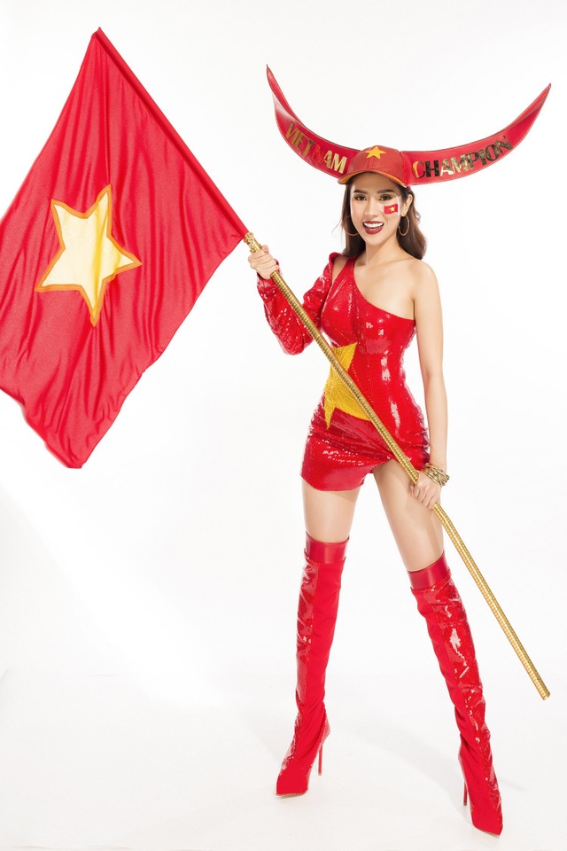 Niềm tự hào bóng đá giúp mỹ nhân Việt lọt Top tại Hoa hậu Du lịch Thế giới - 2 Niềm tự hào bóng đá giúp mỹ nhân Việt lọt Top tại Hoa hậu Du lịch Thế giới - 2