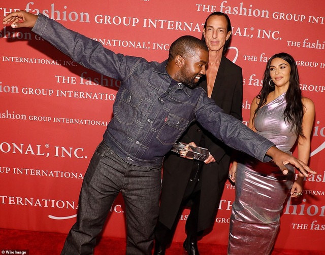 Kim Kardashian hạnh phúc sánh đôi bên chồng - 7 Kim Kardashian hạnh phúc sánh đôi bên chồng - 7