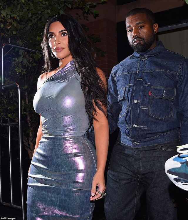 Kim Kardashian hạnh phúc sánh đôi bên chồng - 5 Kim Kardashian hạnh phúc sánh đôi bên chồng - 5