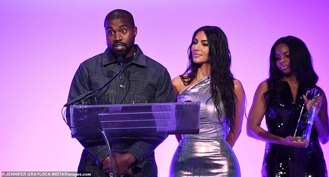 Kim Kardashian hạnh phúc sánh đôi bên chồng - 8 Kim Kardashian hạnh phúc sánh đôi bên chồng - 8