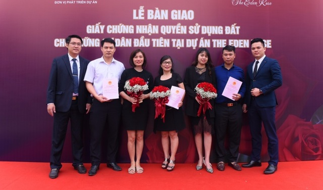 Lễ bàn giao sổ đỏ cho cư dân đầu tiên Dự án The Eden Rose - 1 Lễ bàn giao sổ đỏ cho cư dân đầu tiên Dự án The Eden Rose - 1