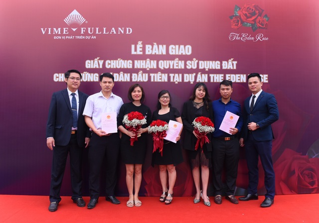 Lễ bàn giao sổ đỏ cho cư dân đầu tiên Dự án The Eden Rose - 3 Lễ bàn giao sổ đỏ cho cư dân đầu tiên Dự án The Eden Rose - 3