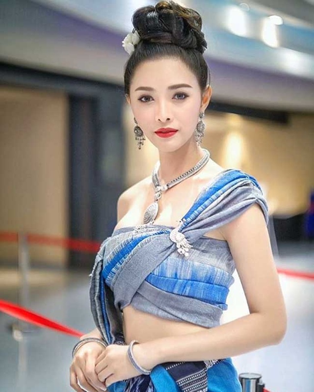 2 cô gái Lào đẹp tuyệt sắc giai nhân: Có người mang dòng máu Việt - 16 2 cô gái Lào đẹp tuyệt sắc giai nhân: Có người mang dòng máu Việt - 16