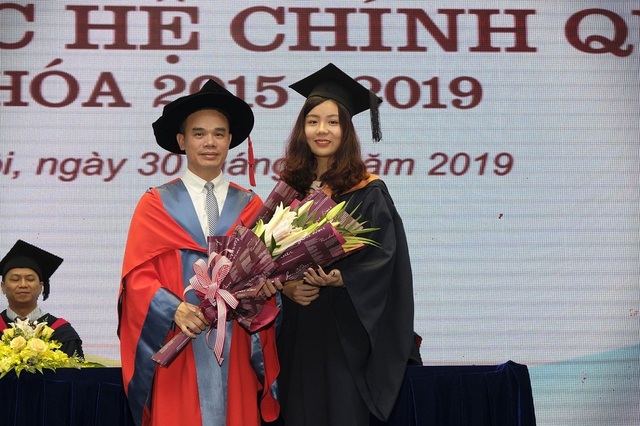 Nữ thủ khoa đầu ra ĐH Hà Nội tiết lộ bí quyết săn học bổng quốc tế - 2 Nữ thủ khoa đầu ra ĐH Hà Nội tiết lộ bí quyết săn học bổng quốc tế - 2