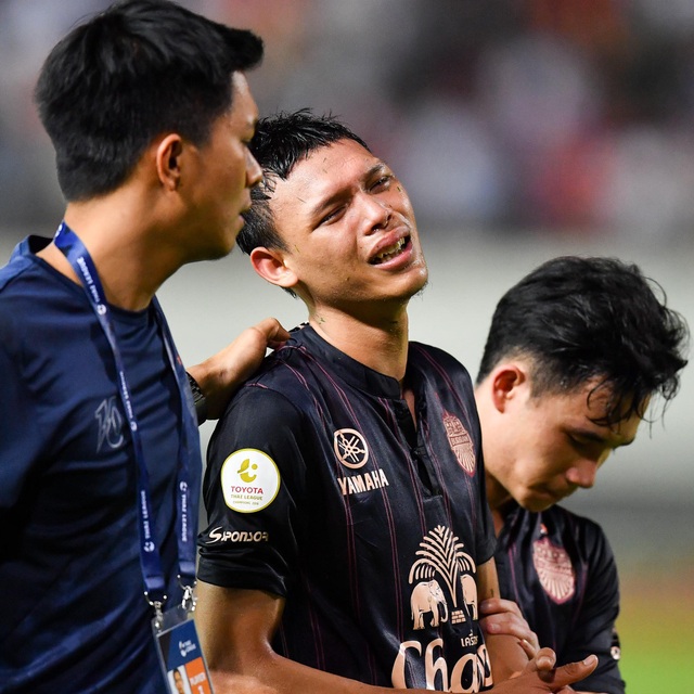 Supachai, Supachok bật khóc sau khi Buriram mất chức vô địch Thai League - 1 Supachai, Supachok bật khóc sau khi Buriram mất chức vô địch Thai League - 1
