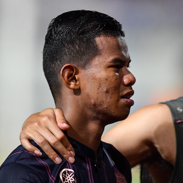 Supachai, Supachok bật khóc sau khi Buriram mất chức vô địch Thai League - 10 Supachai, Supachok bật khóc sau khi Buriram mất chức vô địch Thai League - 10