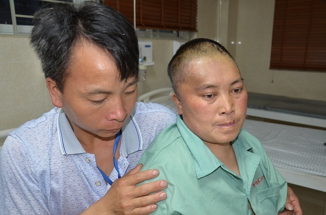 Người phụ nữ không biết tiếng Kinh nằng nặc xin bác sĩ về nhà chờ chết! - 5 Người phụ nữ không biết tiếng Kinh nằng nặc xin bác sĩ về nhà chờ chết! - 5