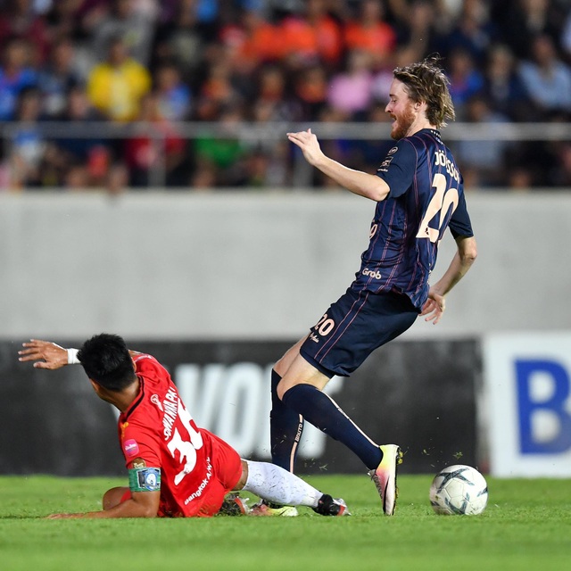 Supachai, Supachok bật khóc sau khi Buriram mất chức vô địch Thai League - 12 Supachai, Supachok bật khóc sau khi Buriram mất chức vô địch Thai League - 12
