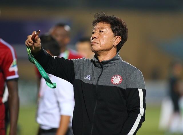 HLV Chung Hae Seong: “Tôi không kêu gọi cầu thủ TP HCM bỏ trận đấu” - 2 HLV Chung Hae Seong: “Tôi không kêu gọi cầu thủ TP HCM bỏ trận đấu” - 2