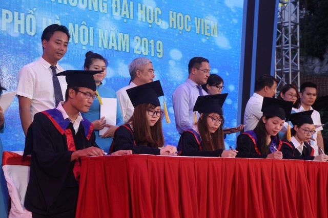 Hà Nội: 86 thủ khoa xuất sắc ghi danh tại Văn Miếu - Quốc Tử Giám - 2 Hà Nội: 86 thủ khoa xuất sắc ghi danh tại Văn Miếu - Quốc Tử Giám - 2