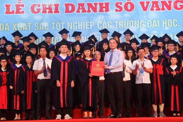 Hà Nội: 86 thủ khoa xuất sắc ghi danh tại Văn Miếu - Quốc Tử Giám - 3 Hà Nội: 86 thủ khoa xuất sắc ghi danh tại Văn Miếu - Quốc Tử Giám - 3