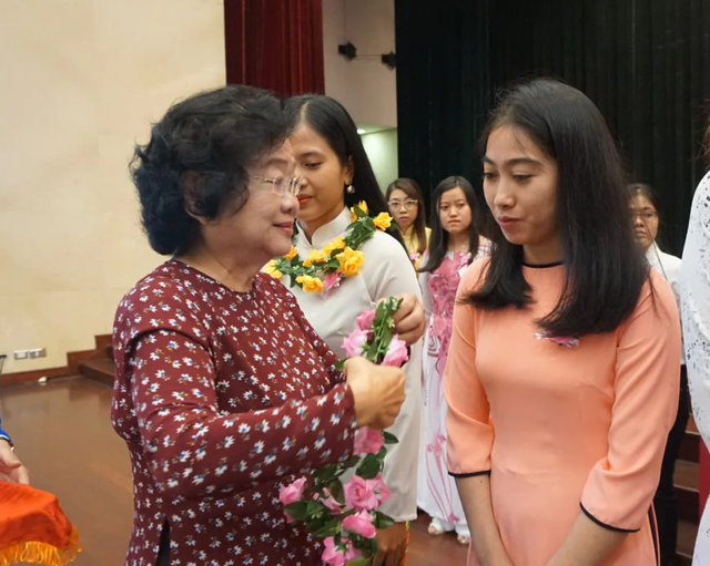 TPHCM: 19 năm, trao gần 25 tỷ đồng học bổng Khuyến tài cho sinh viên - 1 TPHCM: 19 năm, trao gần 25 tỷ đồng học bổng Khuyến tài cho sinh viên - 1