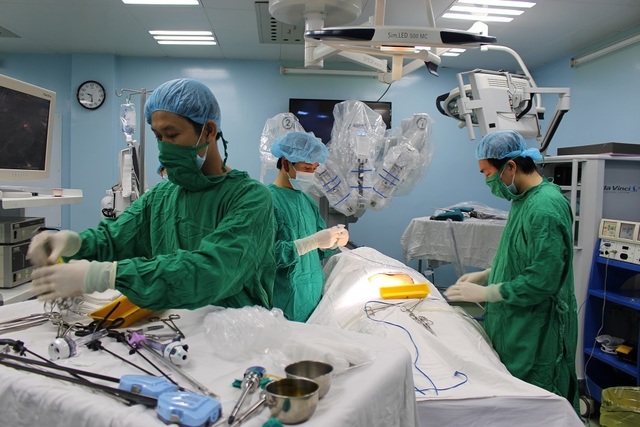 Nặng hơn 130kg: Hai bệnh nhân được cắt dạ dày chữa béo phì - 1