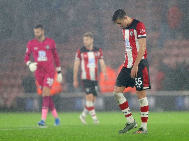 Thua thảm 0-9 trước Leicester, cầu thủ Southampton không dám… nhận lương - 1