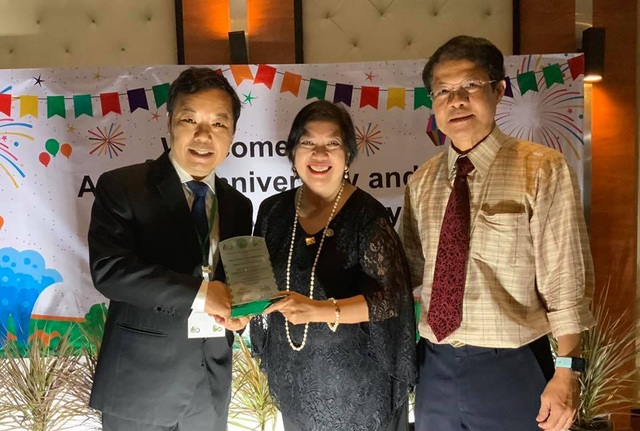CEO First News Nguyễn Văn Phước nhận giải thưởng “Cống hiến vì cộng đồng” tại Thái Lan