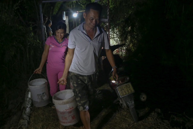 Hải Dương: Chong đèn đi săn lộc trời, kiếm hàng chục triệu mỗi đêm - 1 Hải Dương: Chong đèn đi săn lộc trời, kiếm hàng chục triệu mỗi đêm - 1