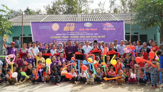 Cho đi là còn mãi với những ngôi trường mới nơi địa đầu Tổ quốc - 4 Cho đi là còn mãi với những ngôi trường mới nơi địa đầu Tổ quốc - 4