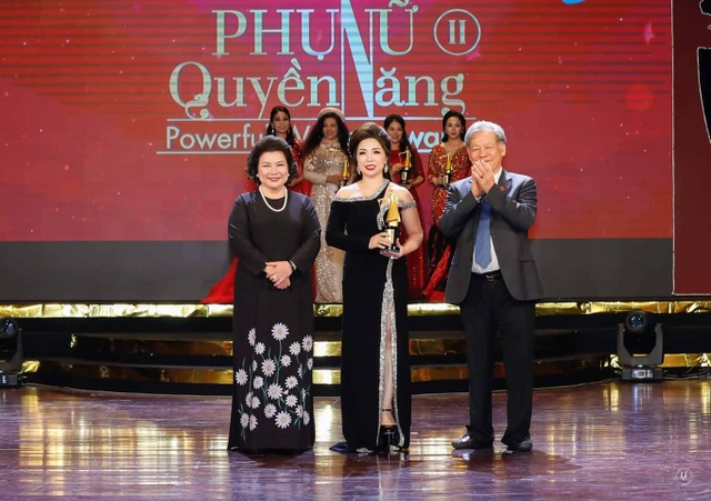 CEO Khuất Ánh Tuyết và chặng đường trải đầy gai - hoa hồng - 2 CEO Khuất Ánh Tuyết và chặng đường trải đầy gai - hoa hồng - 2