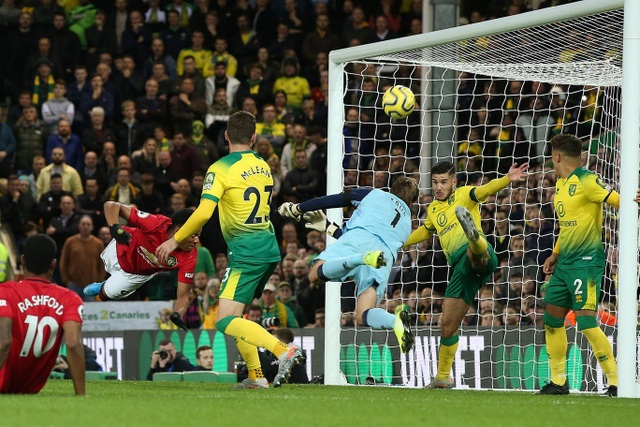 Những khoảnh khắc thắng tưng bừng của Man Utd trên sân Norwich - 11