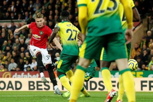 Những khoảnh khắc thắng tưng bừng của Man Utd trên sân Norwich - 5