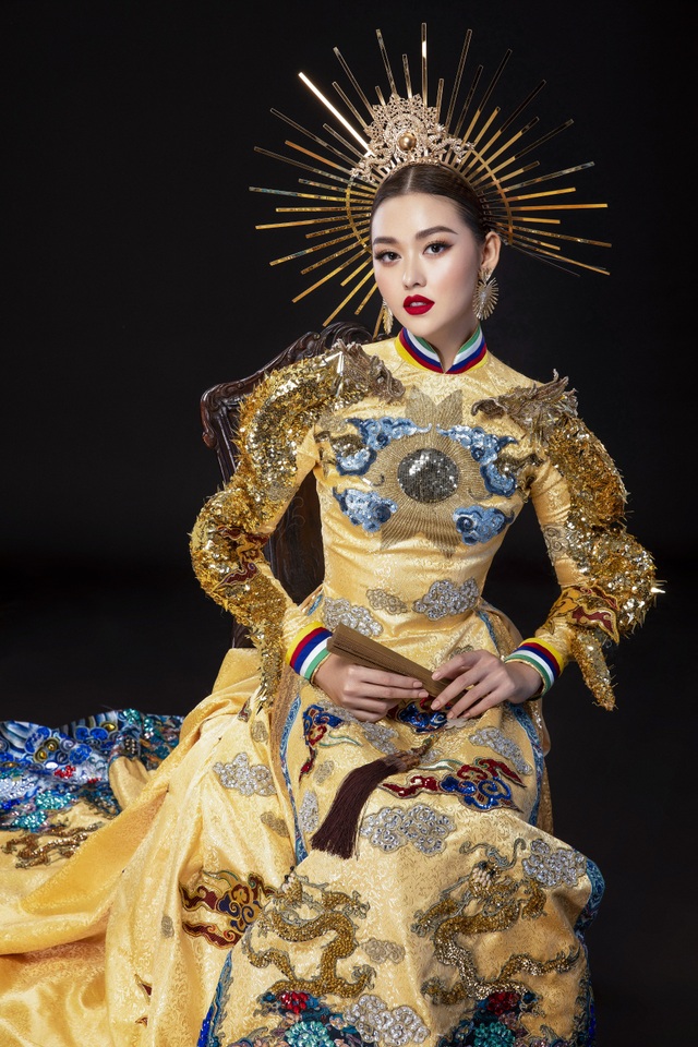 Á hậu Tường San khó chọn trang phục dân tộc khi đi thi quốc tế - 2 Á hậu Tường San khó chọn trang phục dân tộc khi đi thi quốc tế - 2