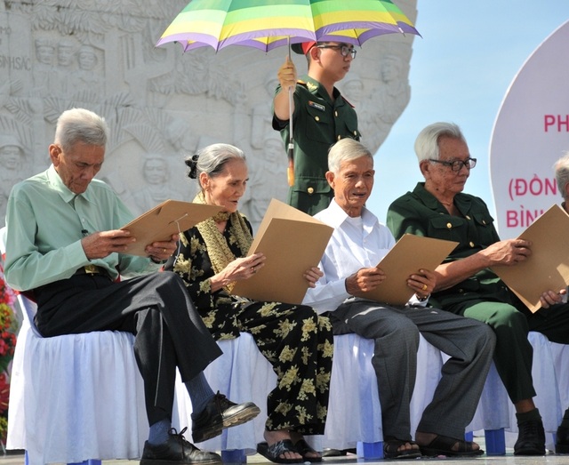 Khánh thành tượng đài Tập kết 1954 dịp kỷ niệm 65 năm ngày tiễn đoàn quân cuối cùng ra Bắc - Ảnh minh hoạ 9