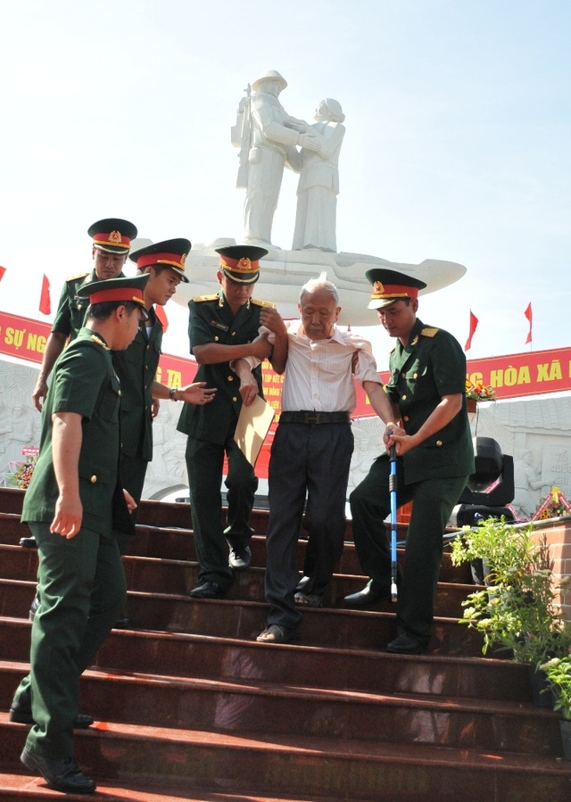 Khánh thành tượng đài Tập kết 1954 dịp kỷ niệm 65 năm ngày tiễn đoàn quân cuối cùng ra Bắc - Ảnh minh hoạ 10