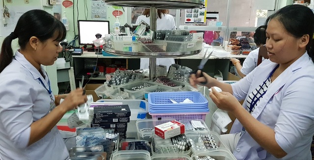 Ứng phó khẩn cấp với dịch Covid-19, giảm khoảng 10% giá thuốc - 1 Ứng phó khẩn cấp với dịch Covid-19, giảm khoảng 10% giá thuốc - 1